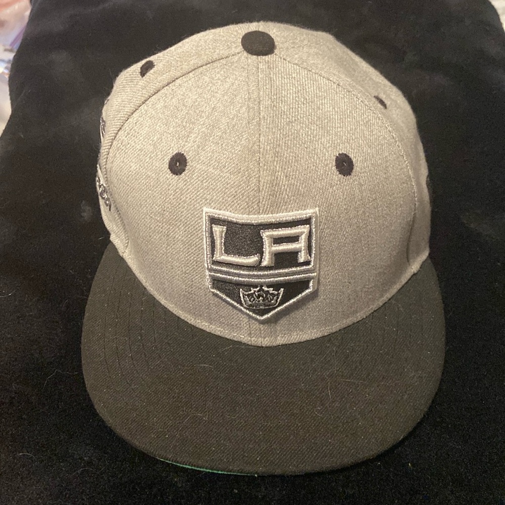 LA KINGS New Era Youth Hockey Cap RARE - Picture 1 of 7